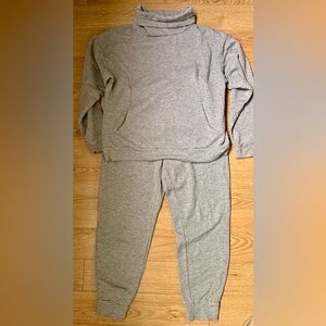 REITMANS HYBA Cozy Gray Sweatshirt and Pants Set
